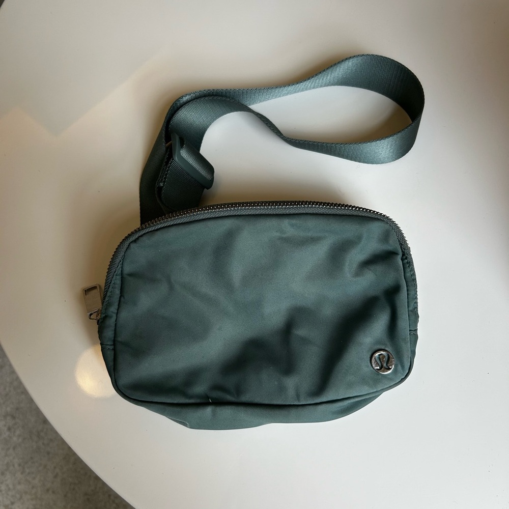LULU LEMON Everywhere Belt Bag